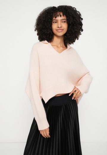 Пуловер с вырезом V