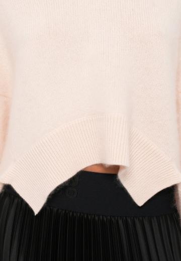 Пуловер с вырезом V