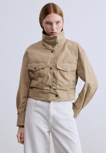 Куртка с накладнымит карманами