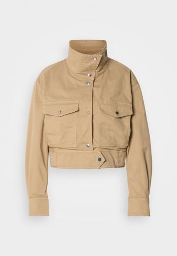 Куртка с накладнымит карманами