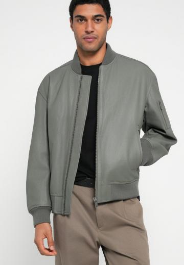 Куртка бомбер