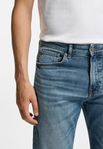 Прямые джинсы