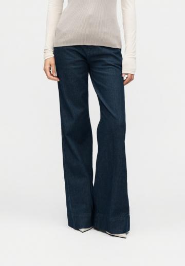 Клешеные джинсы