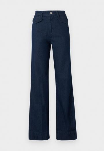 Клешеные джинсы