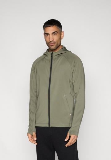 Спортивная куртка