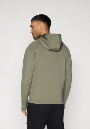 Спортивная куртка