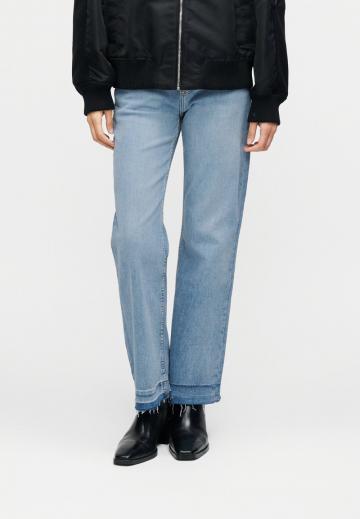 Клешеные джинсы