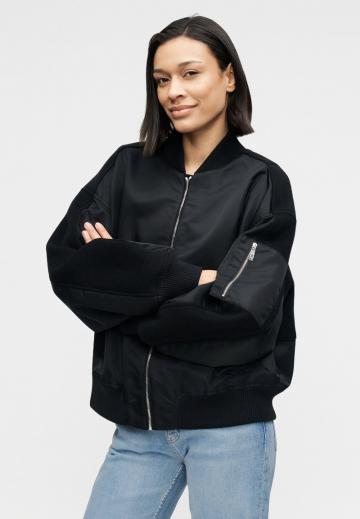 Клешеные джинсы