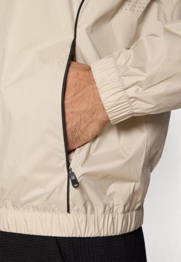 Спортивная куртка