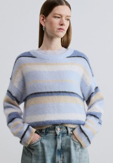 Пуловер в полоску