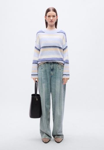 Пуловер в полоску