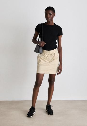 Юбка с накладными карманами