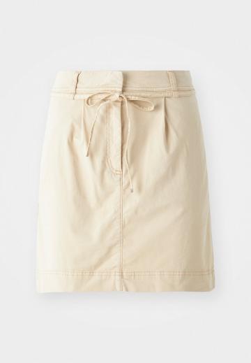 Юбка с накладными карманами