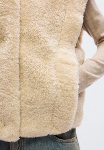 Пуховой жилет