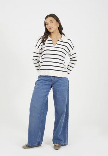 Пуловер в полоску