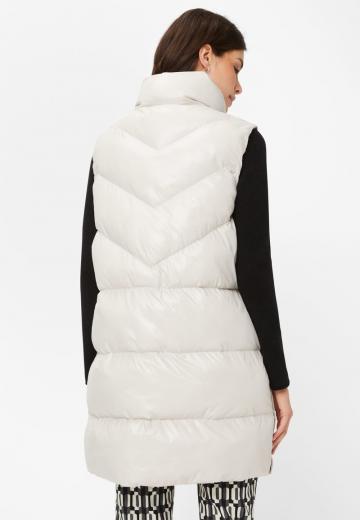 Длинный жилет