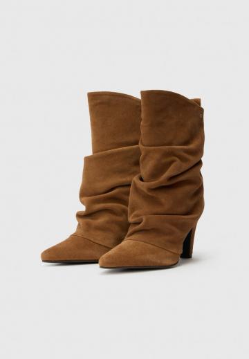 Высокие сапоги