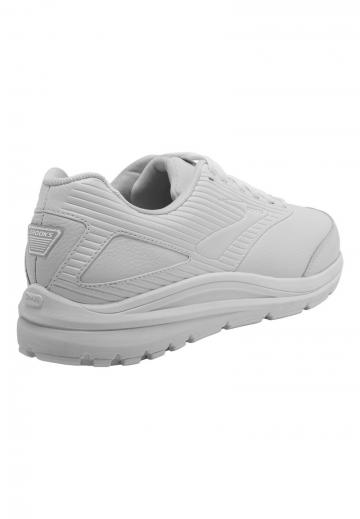 Походные кроссовки