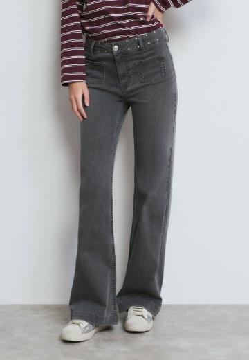 Клешеные джинсы