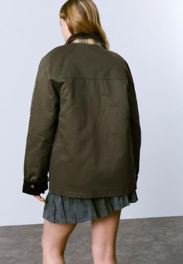 Куртка с накладнымит карманами