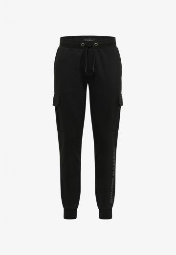 Брюки с накладными карманами