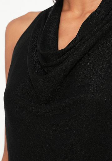 Блузка без рукавов