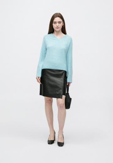 Пуловер с вырезом V