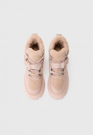 Ботинки на шнуровке