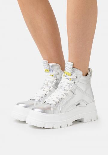 Ботинки на шнуровке