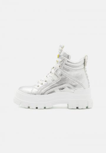 Ботинки на шнуровке