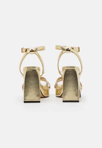 Босоножки на платформе