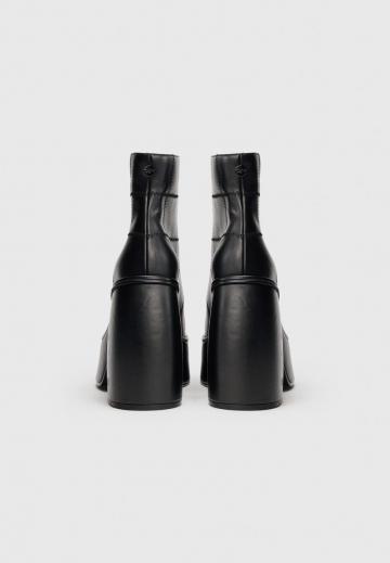 Высокие сапоги