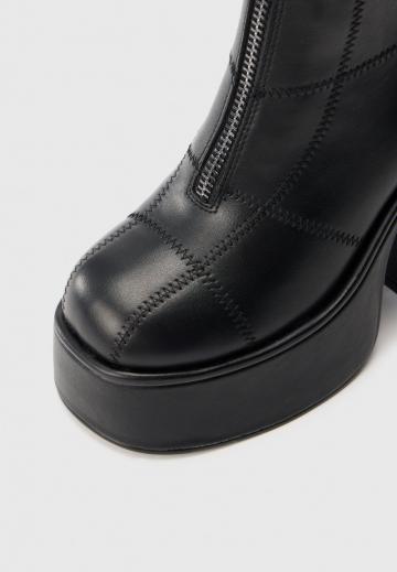 Высокие сапоги