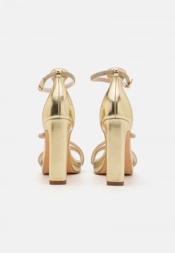 Босоножки на платформе