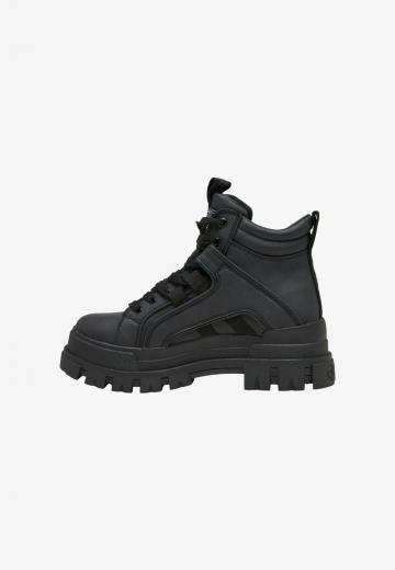 Ботинки на шнуровке