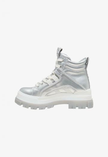 Ботинки на шнуровке