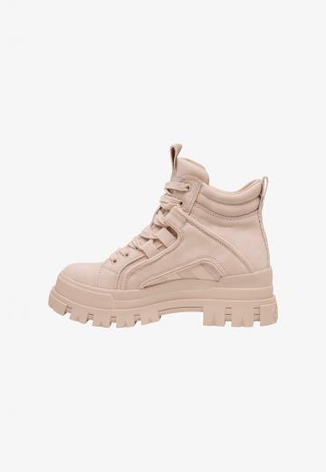 Ботинки на шнуровке