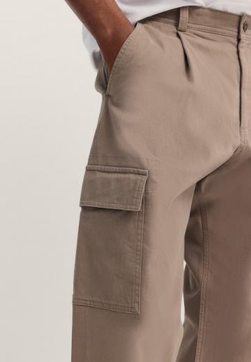 Брюки с накладными карманами