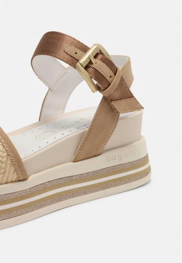 Босоножки на танкетке