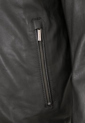 Куртка бомбер