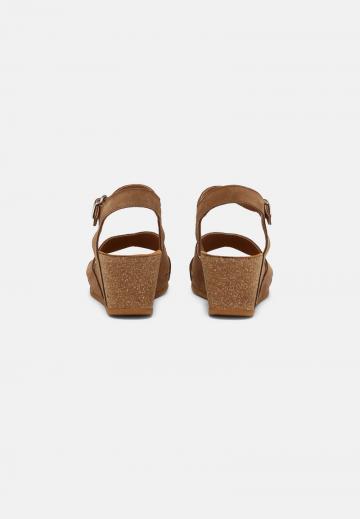 Босоножки на танкетке