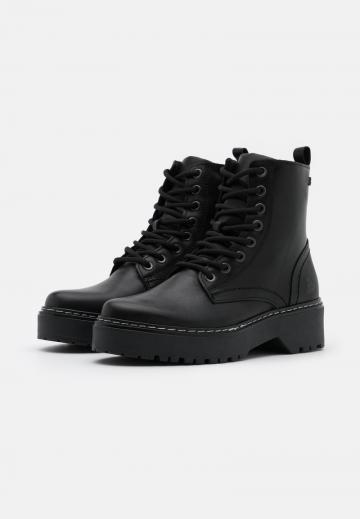 Ботинки на шнуровке