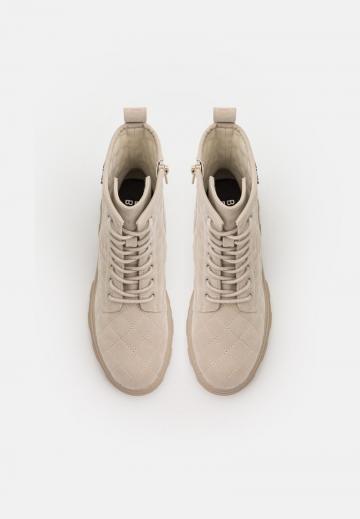 Ботинки на шнуровке