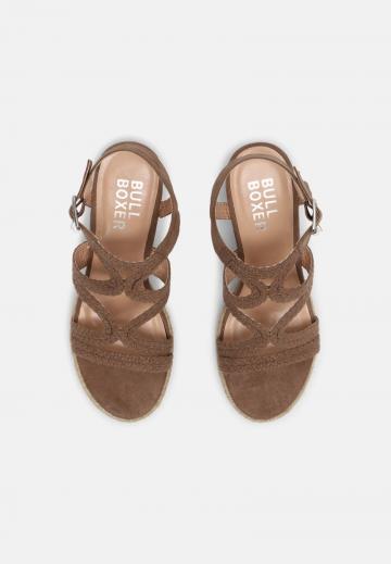 Босоножки на танкетке