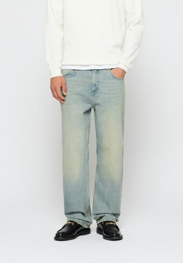 Прямые джинсы