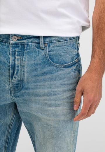 Прямые джинсы