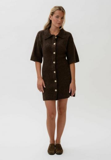 Вязаное платье