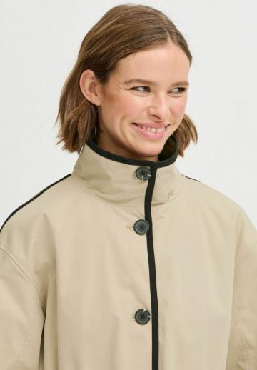 Короткое пальто