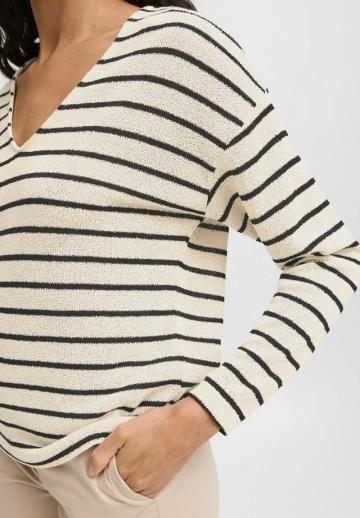 Пуловер в полоску