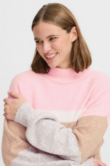 Пуловер в полоску